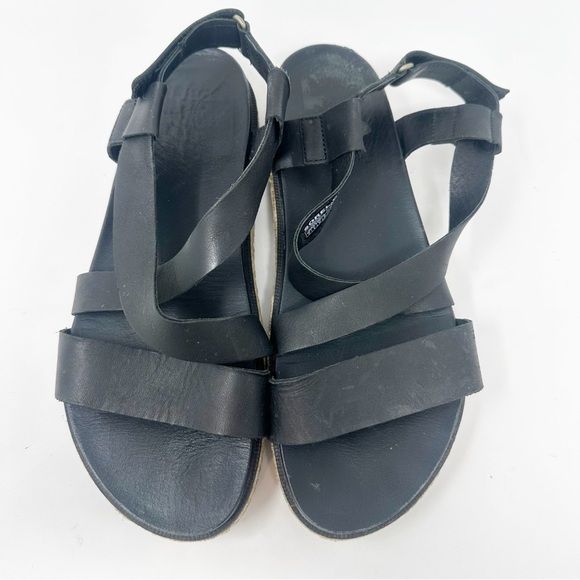 Sorel Roaming Criss Cross Leather Sandals - Picture 3 of 8